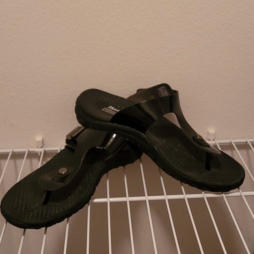Skechers faux black patent t-strap sandals